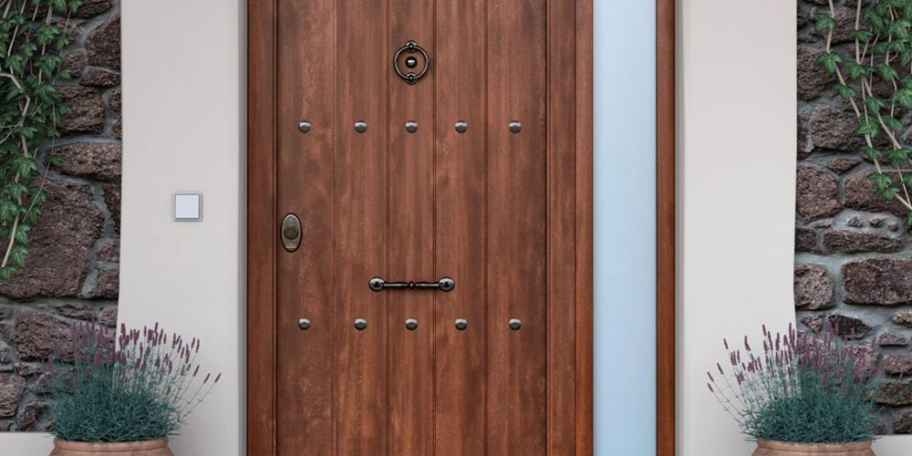 Carpinteros en Malagapuertas-de-seguridad-madera-carpintero